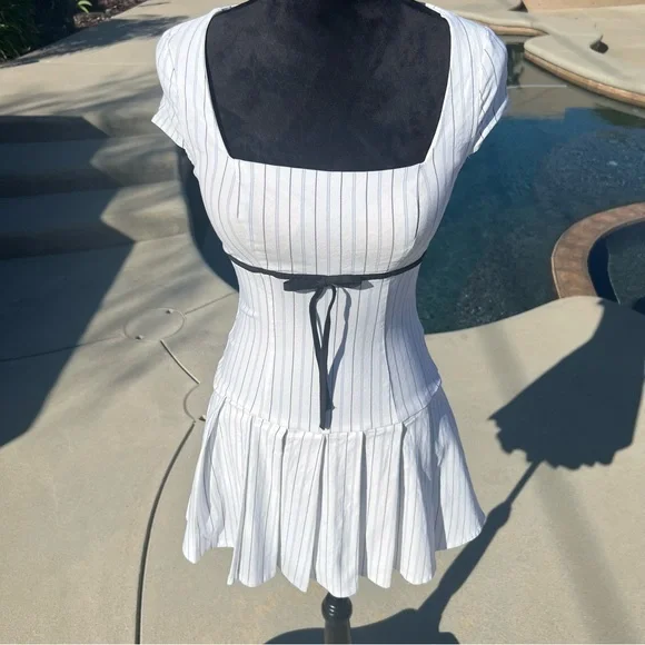B. Darlin
Pinstripe Square Neck Mini Dress Tie Back Empire Waist
Size 3/4 - Picture 1 of 15